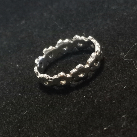 Little Silver Plated Flowers Ring - Picture 3 of 4
